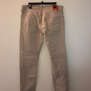 Men’s khaki Levi’s 502